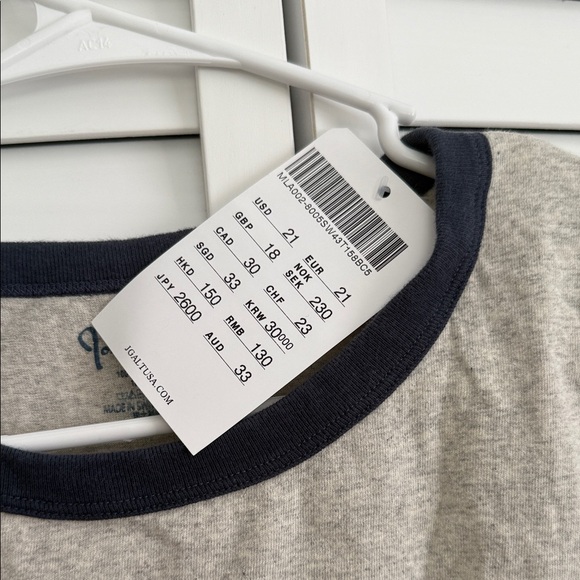 BRANDY MELVILLE TEE - Picture 4 of 4